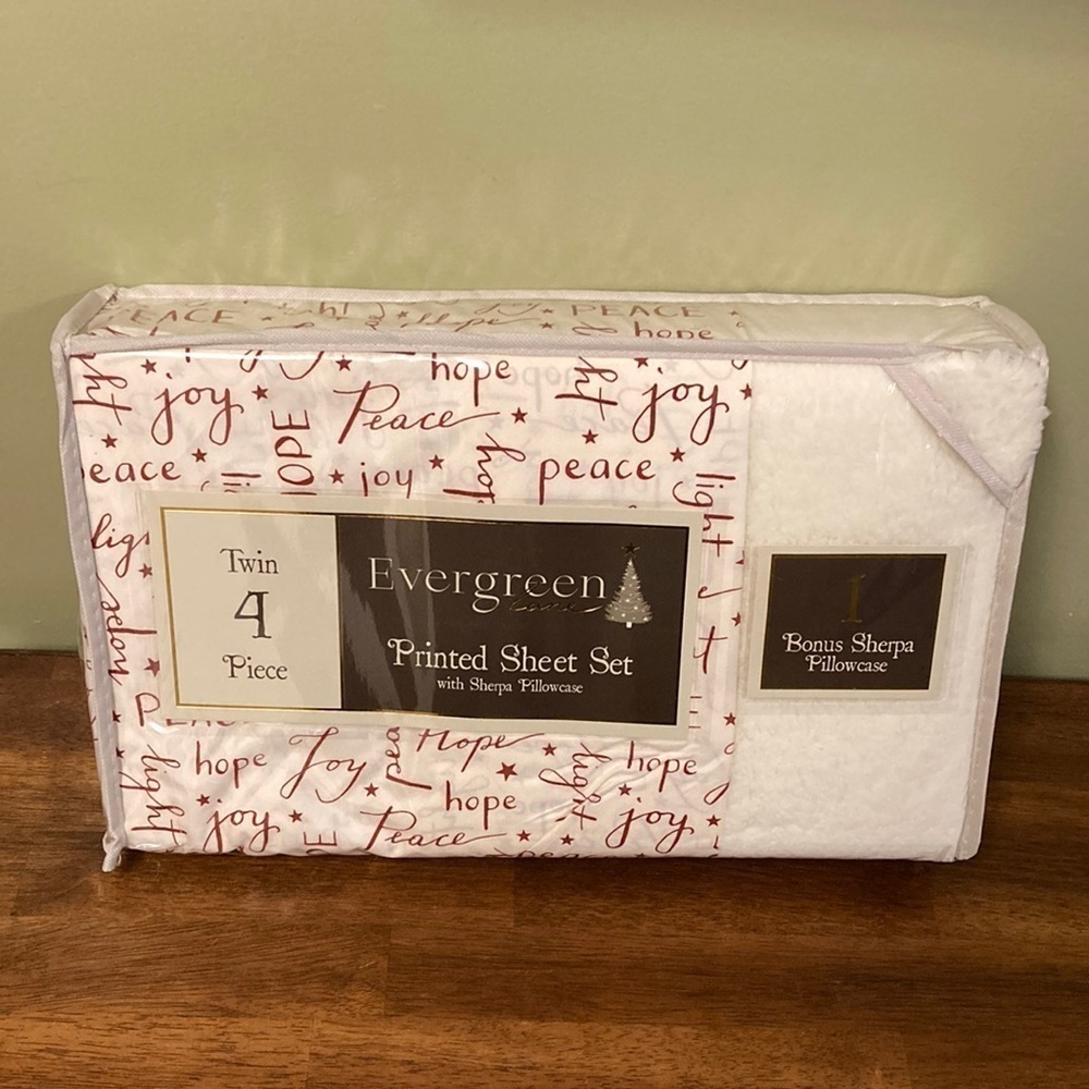 NEW EVERGREEN LANE TWIN CHRISTMAS WORDS SHEETS W/BONUS SHERPA PILLOWCASE